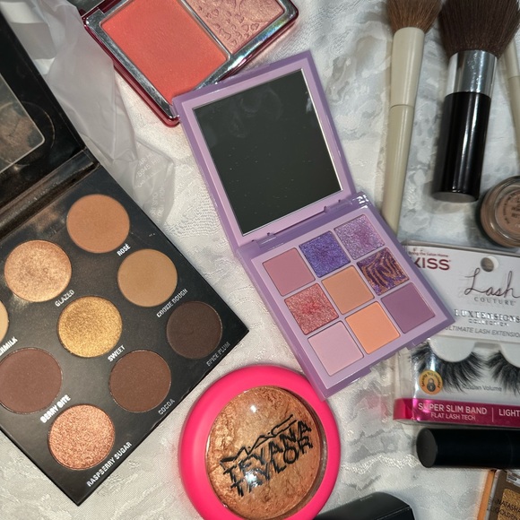 Makeup Lot - Picture 3 of 6